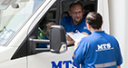 MTS-Mitarbeiter am LKW